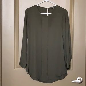 Vince Camuto light weight green blouse